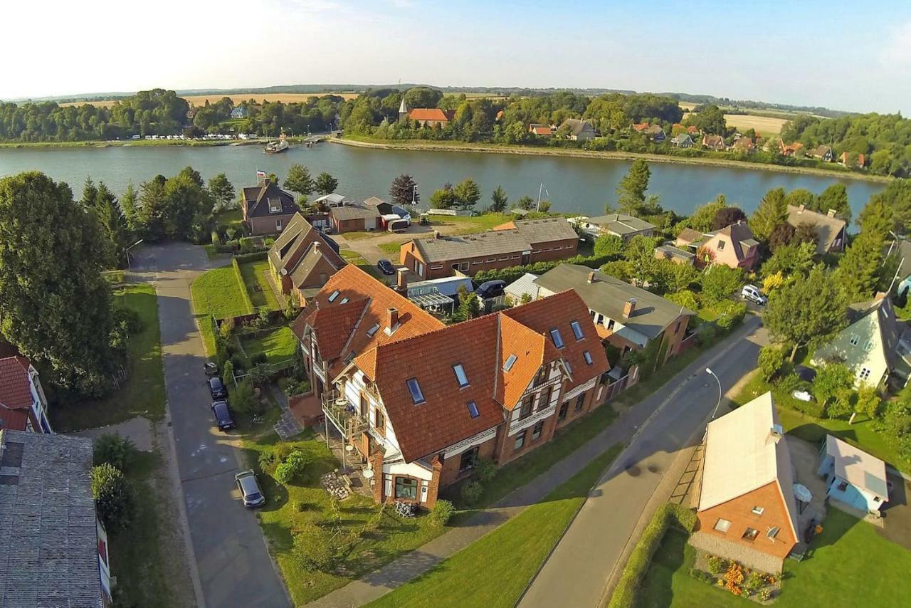 Kanalvilla - Urlaub Am Nord-Ostseekanal - Zwei Ferienwohnungen Im Angebot- Eine Im Dachgeschoss Und Eine Wohnung Mit Garten Sehestedt  Exteriér fotografie