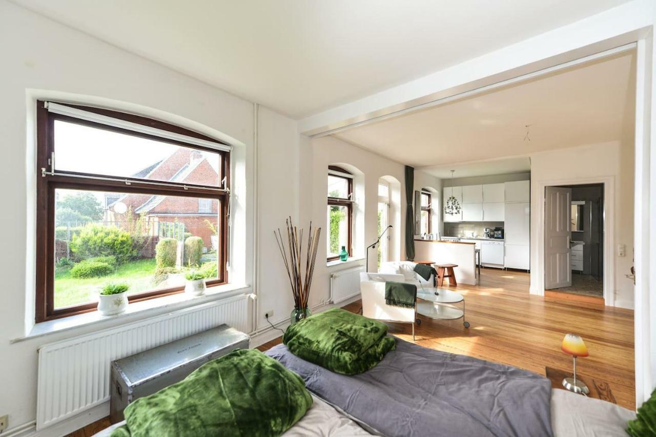 Kanalvilla - Urlaub Am Nord-Ostseekanal - Zwei Ferienwohnungen Im Angebot- Eine Im Dachgeschoss Und Eine Wohnung Mit Garten Sehestedt  Exteriér fotografie