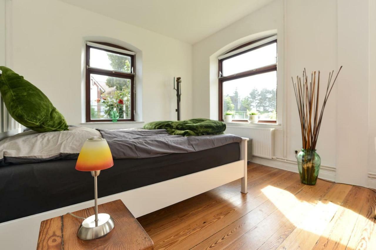 Kanalvilla - Urlaub Am Nord-Ostseekanal - Zwei Ferienwohnungen Im Angebot- Eine Im Dachgeschoss Und Eine Wohnung Mit Garten Sehestedt  Exteriér fotografie