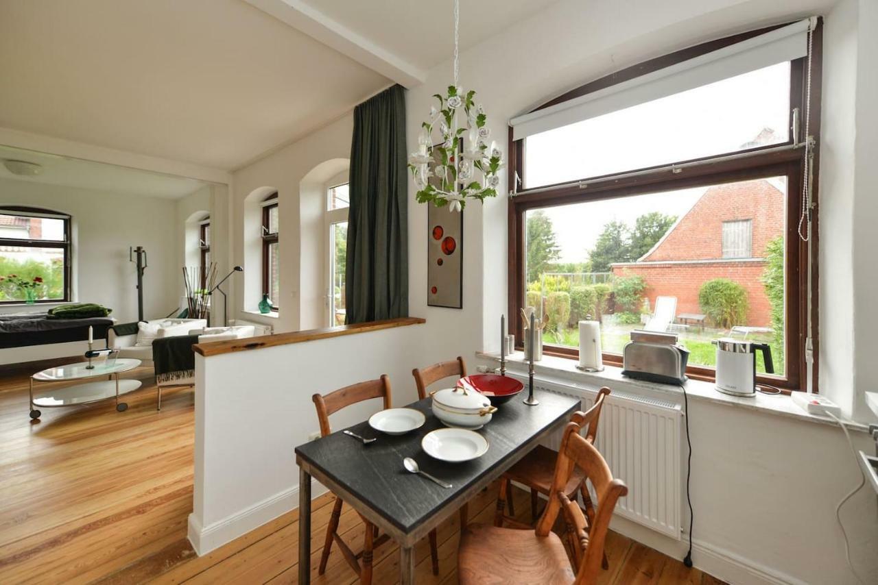 Kanalvilla - Urlaub Am Nord-Ostseekanal - Zwei Ferienwohnungen Im Angebot- Eine Im Dachgeschoss Und Eine Wohnung Mit Garten Sehestedt  Exteriér fotografie