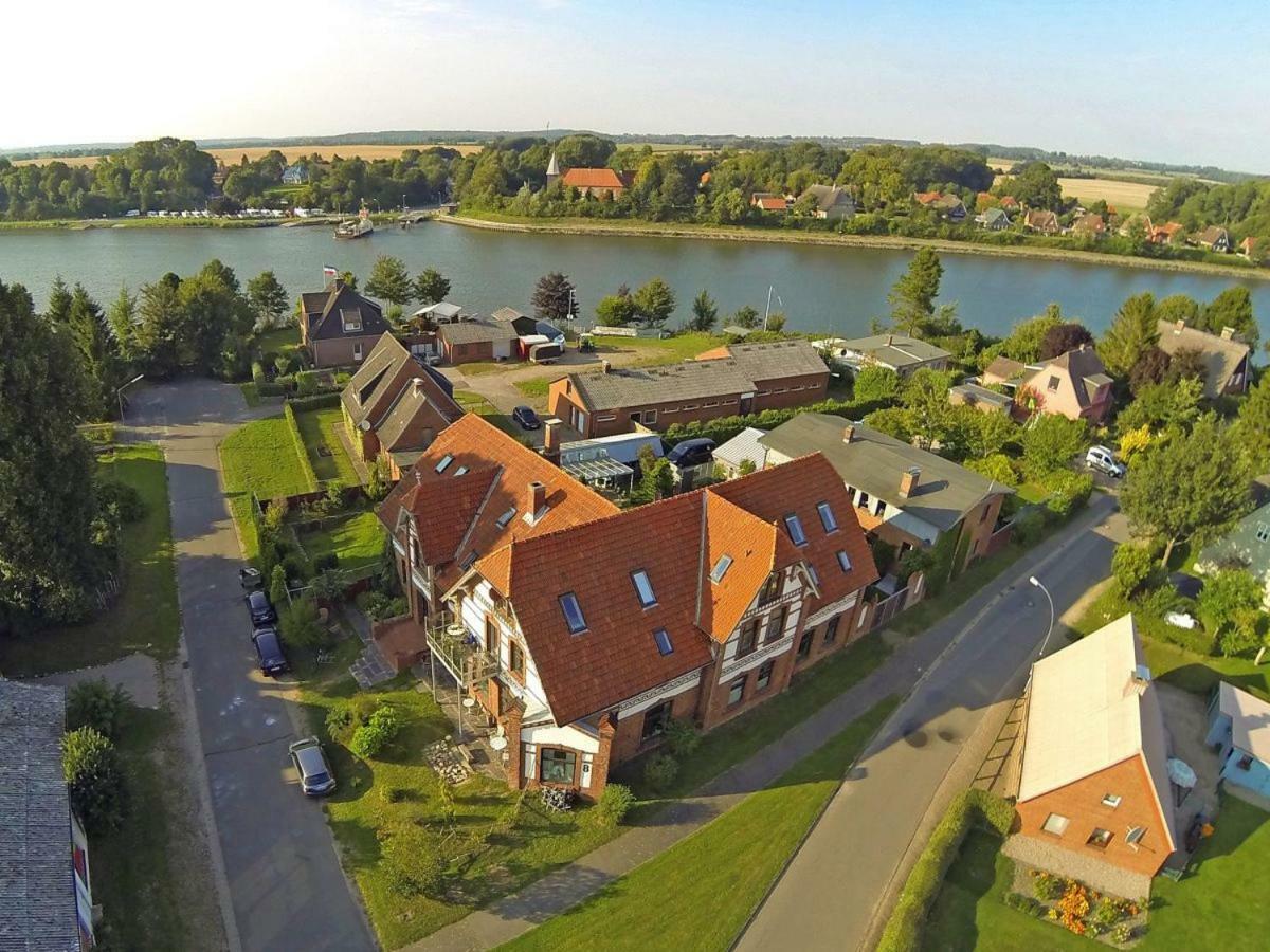 Kanalvilla - Urlaub Am Nord-Ostseekanal - Zwei Ferienwohnungen Im Angebot- Eine Im Dachgeschoss Und Eine Wohnung Mit Garten Sehestedt  Exteriér fotografie